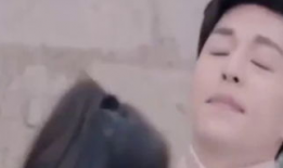 挠女生脚心视频,揭秘挠女生脚心视频的趣味与魅力